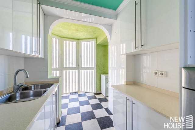 3 soveværelse Lejlighed til salg i Albufereta, Alicante by med swimmingpool garage - € 360.000 (Ref: 9838768)