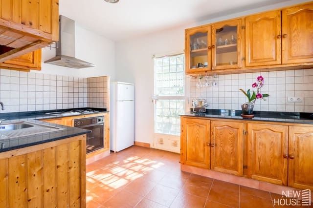 4 sypialnia Willa na sprzedaż w Playa de Muchavista, El Campello z basenem garażem - 650 000 € (Ref: 9838771)