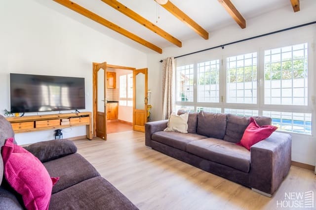 4 sypialnia Willa na sprzedaż w Playa de Muchavista, El Campello z basenem garażem - 650 000 € (Ref: 9838771)