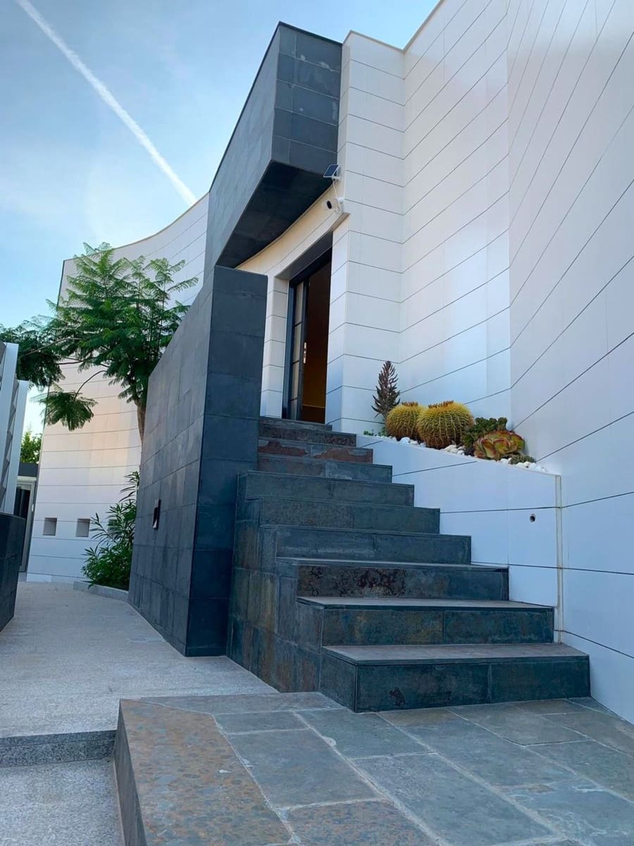 3 slaapkamer Villa te koop in Alicante stad met zwembad garage - € 1.260.000 (Ref: 9859095)