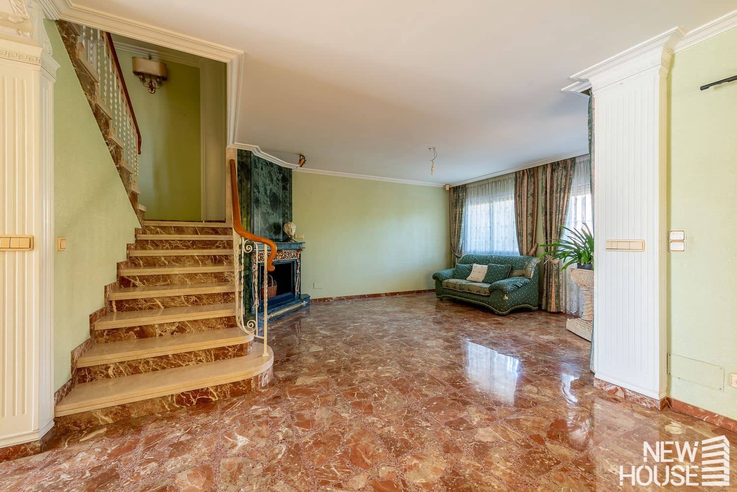 5 bedroom Townhouse for sale in San Juan de Alicante / Sant Joan d'Alacant with garage - € 650,000 (Ref: 9868116)