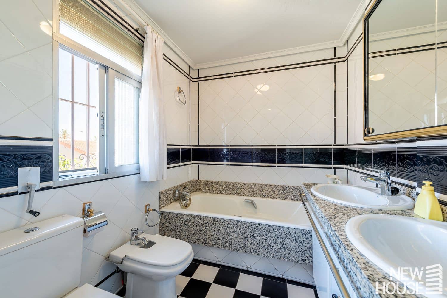 5 bedroom Townhouse for sale in San Juan de Alicante / Sant Joan d'Alacant with garage - € 650,000 (Ref: 9868116)