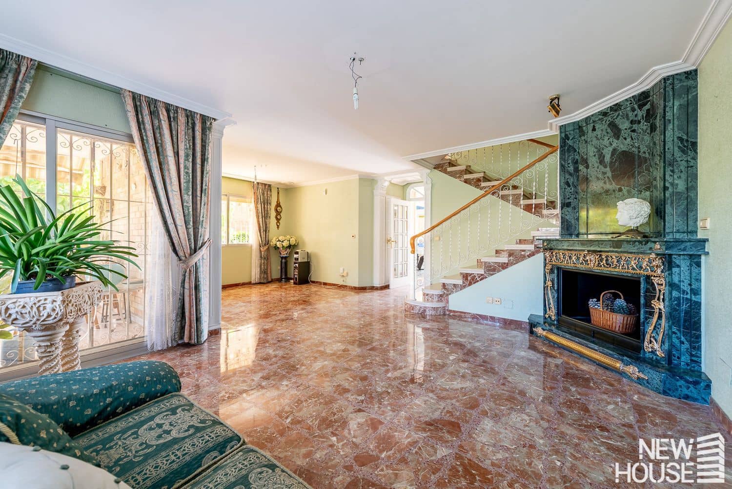 5 bedroom Townhouse for sale in San Juan de Alicante / Sant Joan d'Alacant with garage - € 650,000 (Ref: 9868116)