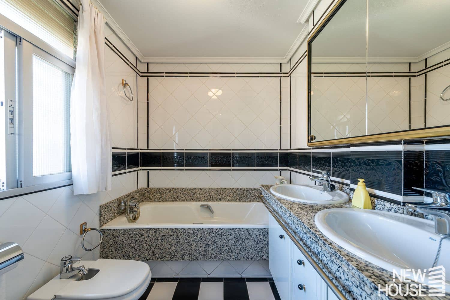 5 bedroom Townhouse for sale in San Juan de Alicante / Sant Joan d'Alacant with garage - € 650,000 (Ref: 9868116)