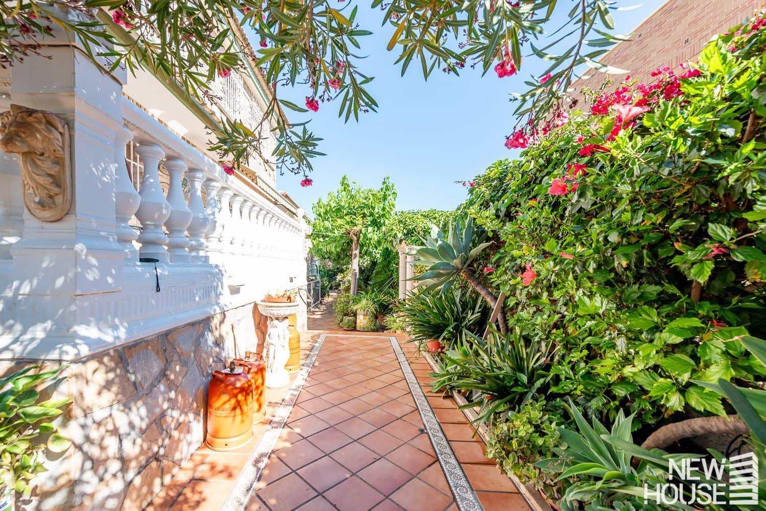 5 bedroom Townhouse for sale in San Juan de Alicante / Sant Joan d'Alacant with garage - € 650,000 (Ref: 9868116)