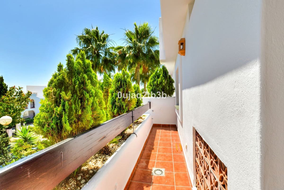 2 quarto Apartamento para venda em Aloha Golf com piscina garagem - 570 000 € (Ref: 10016683)