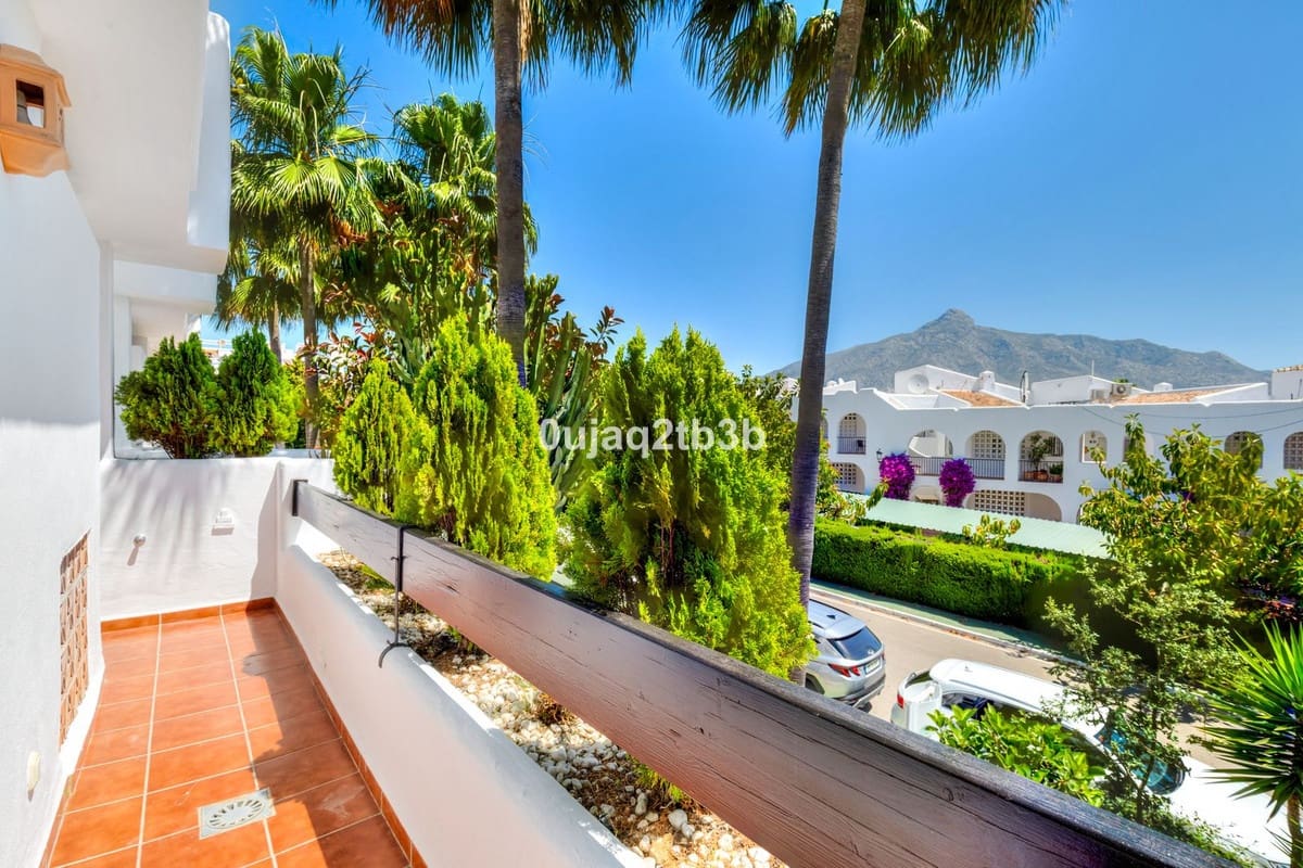 2 quarto Apartamento para venda em Aloha Golf com piscina garagem - 570 000 € (Ref: 10016683)