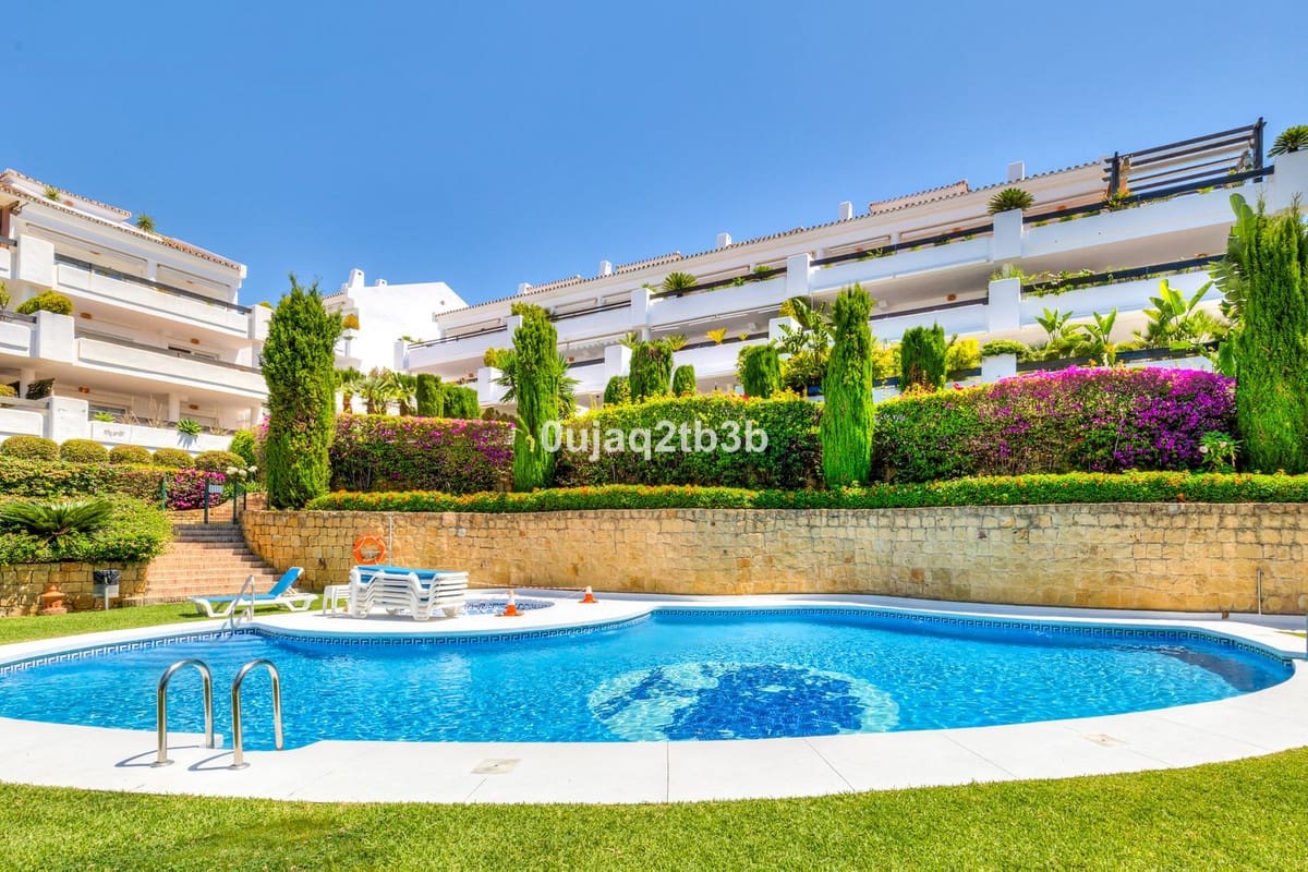2 quarto Apartamento para venda em Aloha Golf com piscina garagem - 570 000 € (Ref: 10016683)
