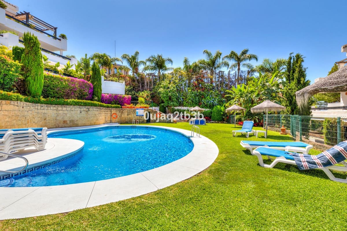 2 quarto Apartamento para venda em Aloha Golf com piscina garagem - 570 000 € (Ref: 10016683)