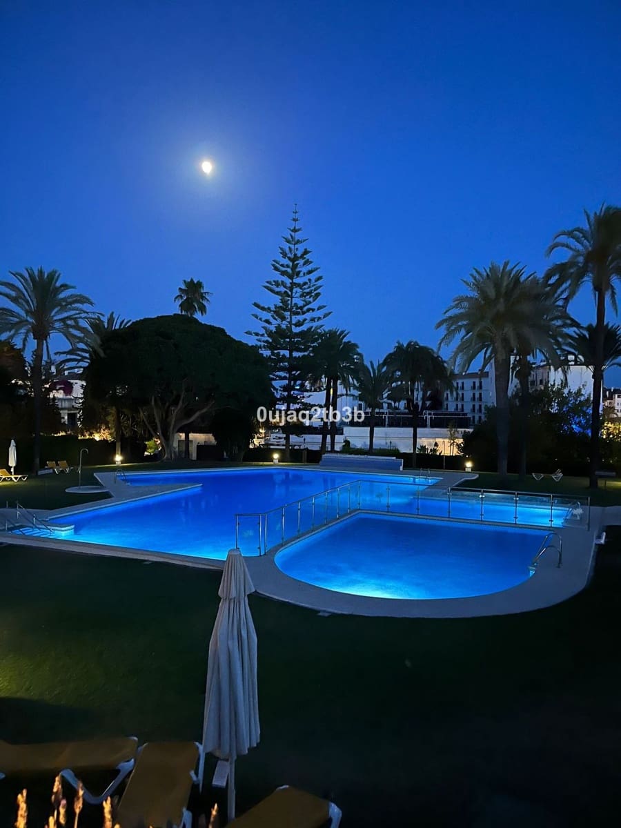Apartamento de 2 habitaciones en Nueva Andalucia en venta con piscina garaje - 580.000 € (Ref: 10035729)
