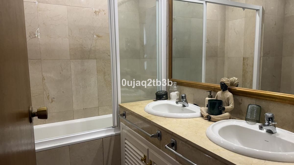 Apartamento de 2 habitaciones en Nueva Andalucia en venta con piscina garaje - 580.000 € (Ref: 10035729)