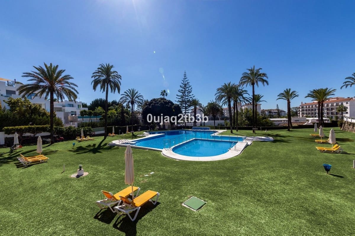 Apartamento de 2 habitaciones en Nueva Andalucia en venta con piscina garaje - 580.000 € (Ref: 10035729)