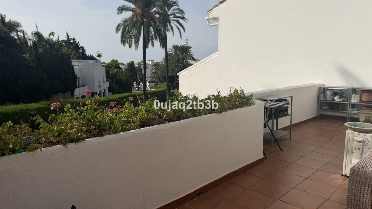 Apartamento de 2 habitaciones en Nueva Andalucia en venta con piscina garaje - 580.000 € (Ref: 10035729)