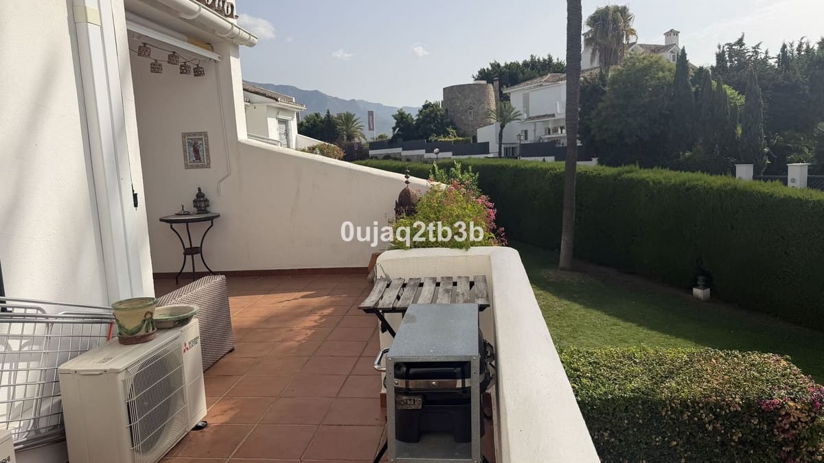 Apartamento de 2 habitaciones en Nueva Andalucia en venta con piscina garaje - 580.000 € (Ref: 10035729)