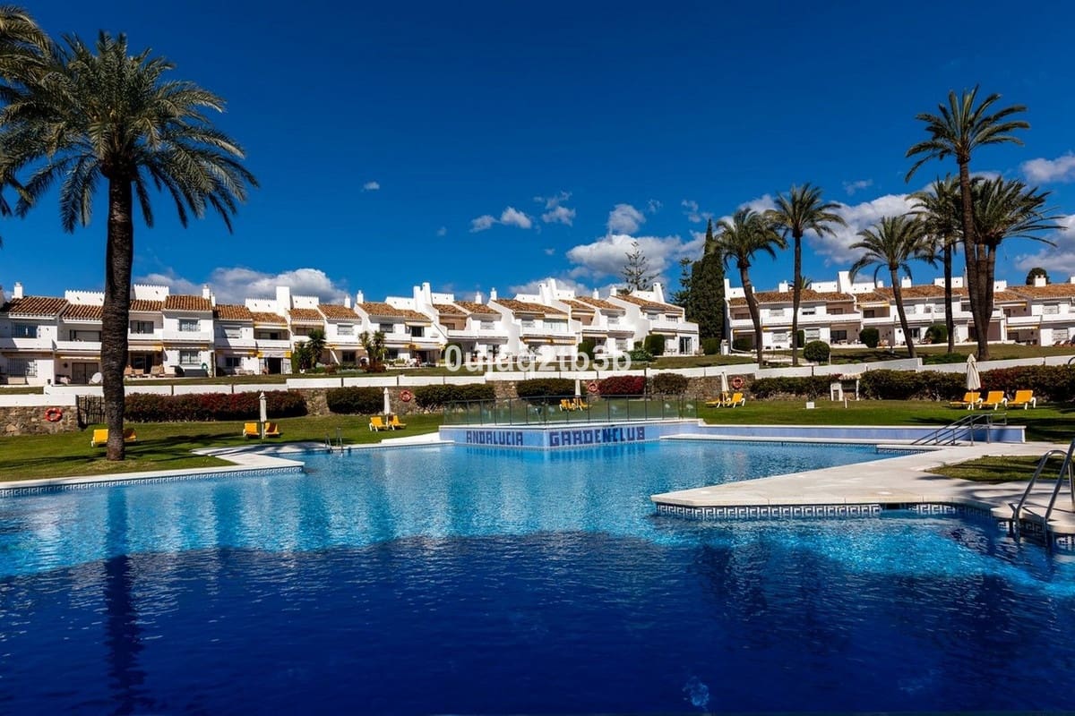 Apartamento de 2 habitaciones en Nueva Andalucia en venta con piscina garaje - 580.000 € (Ref: 10035729)
