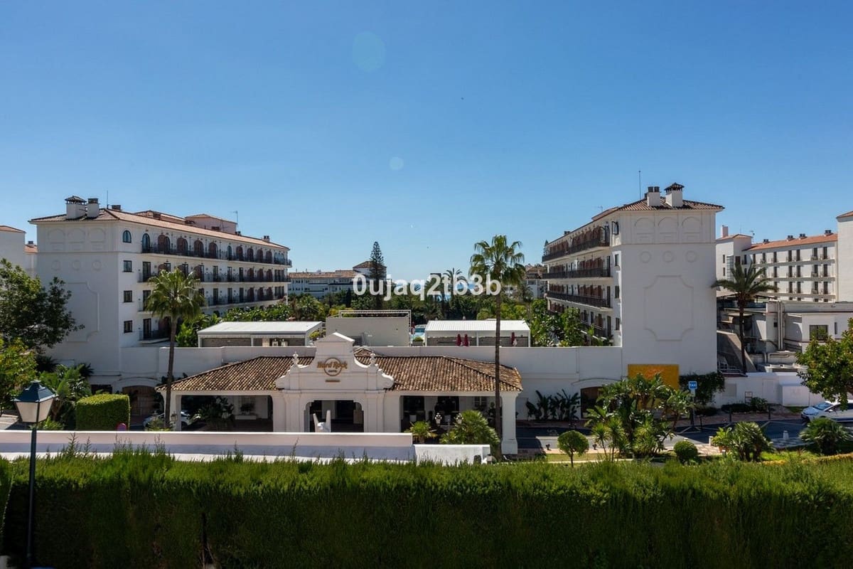 Apartamento de 2 habitaciones en Nueva Andalucia en venta con piscina garaje - 580.000 € (Ref: 10035729)