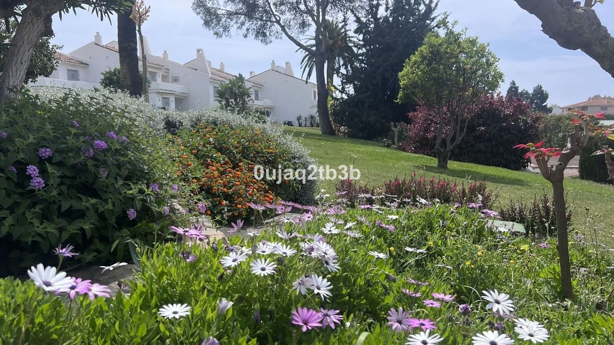 Apartamento de 2 habitaciones en Nueva Andalucia en venta con piscina garaje - 580.000 € (Ref: 10035729)