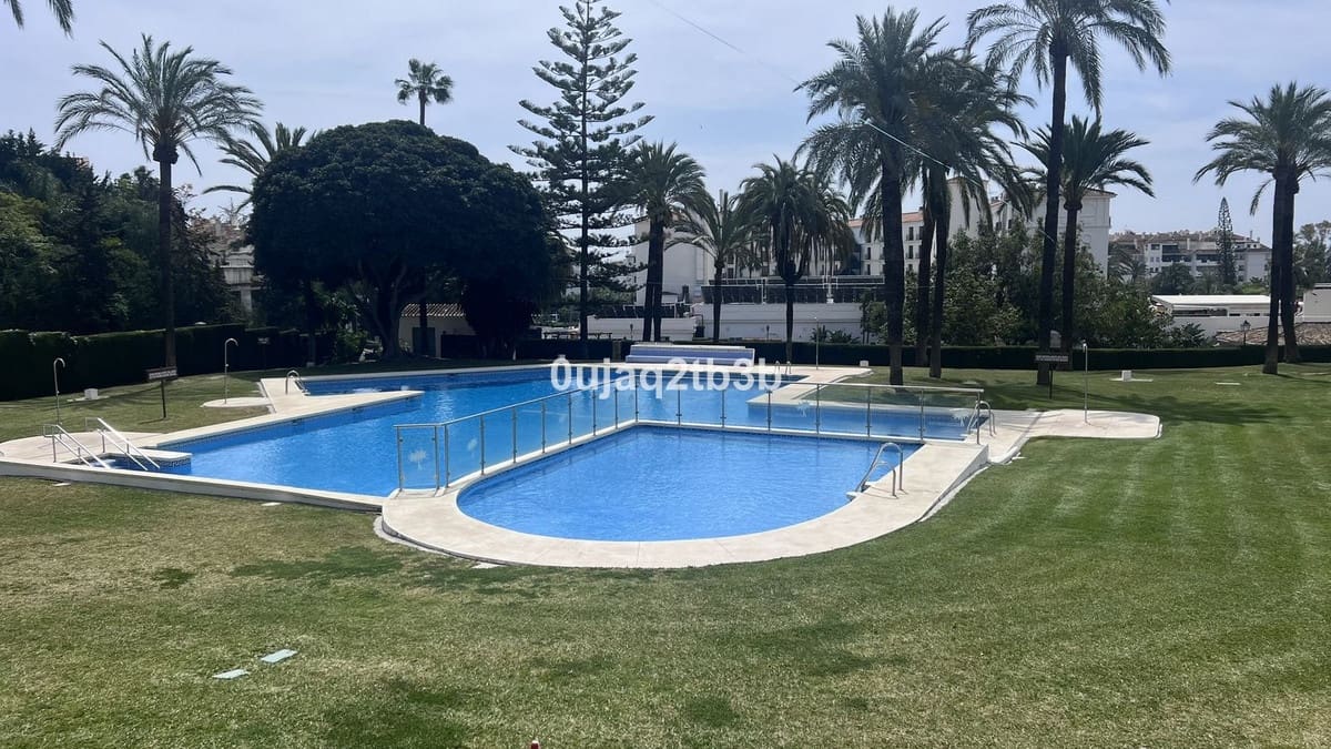 Apartamento de 2 habitaciones en Nueva Andalucia en venta con piscina garaje - 580.000 € (Ref: 10035729)