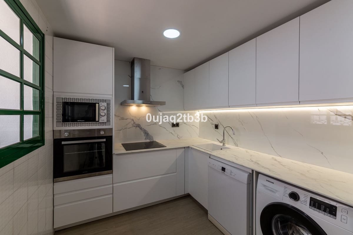 3 soverom Hus til leie i Aloha Golf med svømmebasseng garasje - € 3 500 (Ref: 10062780)