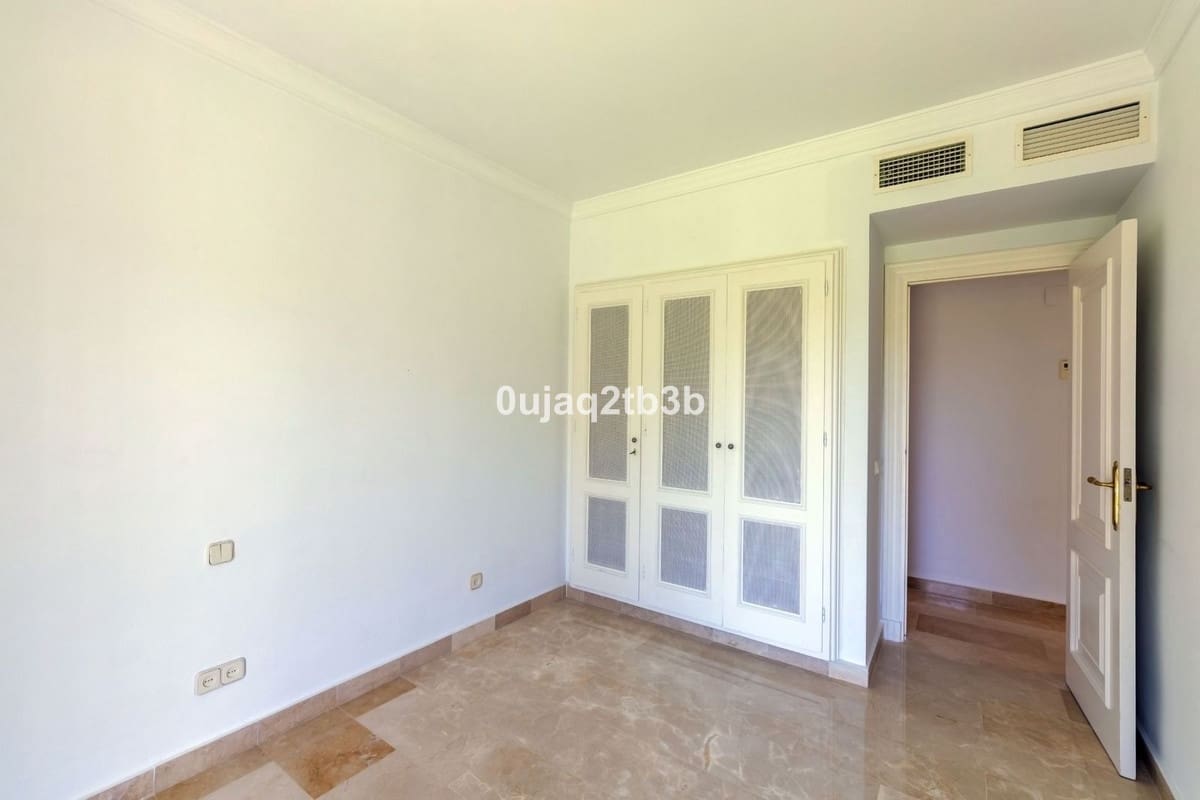 3 soverom Hus til leie i Aloha Golf med svømmebasseng garasje - € 3 500 (Ref: 10062780)
