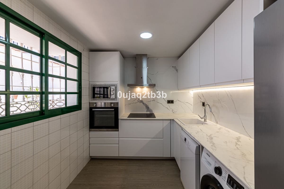 3 soverom Hus til leie i Aloha Golf med svømmebasseng garasje - € 3 500 (Ref: 10062780)
