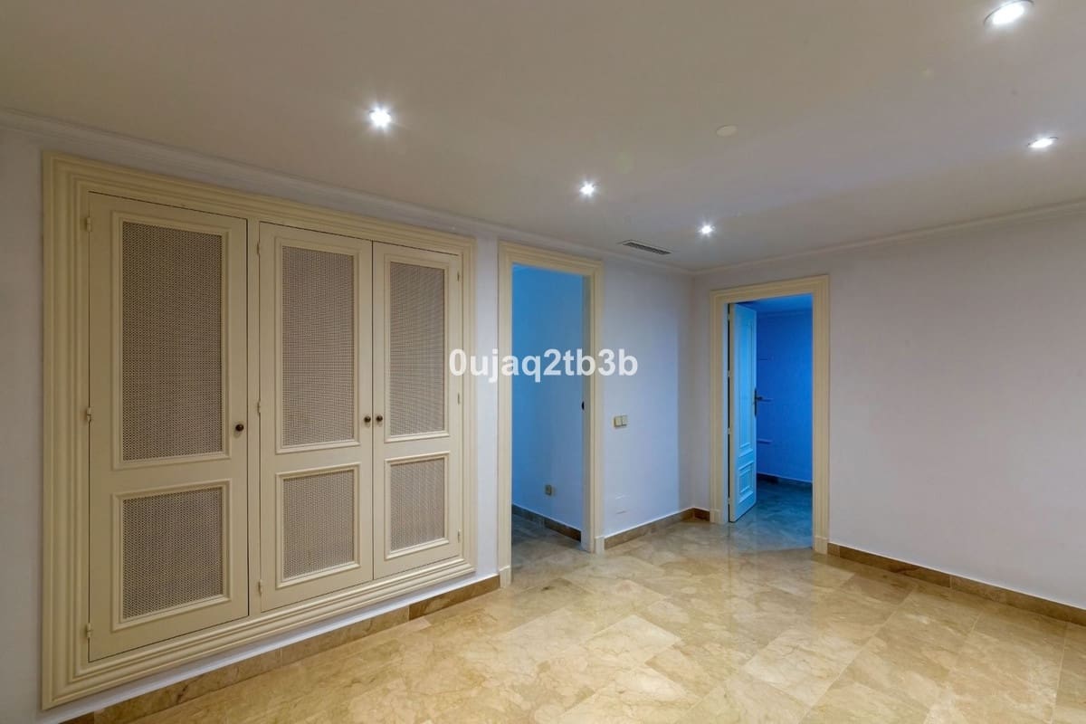 3 soverom Hus til leie i Aloha Golf med svømmebasseng garasje - € 3 500 (Ref: 10062780)