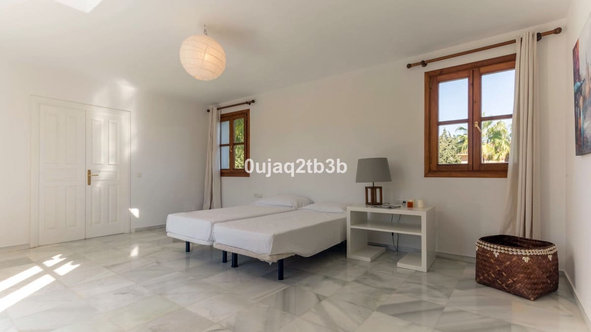 Chalet de 6 habitaciones en Guadalmina en venta con piscina garaje - 4.900.000 € (Ref: 5035245)
