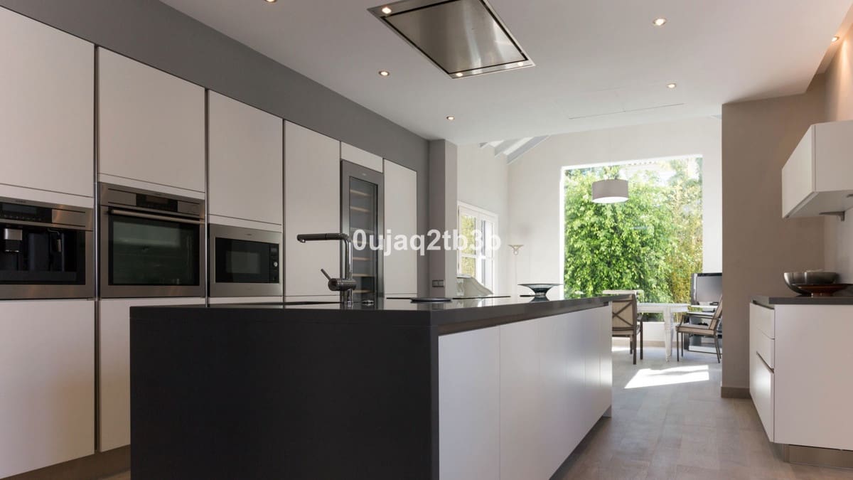 Chalet de 6 habitaciones en Guadalmina en venta con piscina garaje - 4.900.000 € (Ref: 5035245)