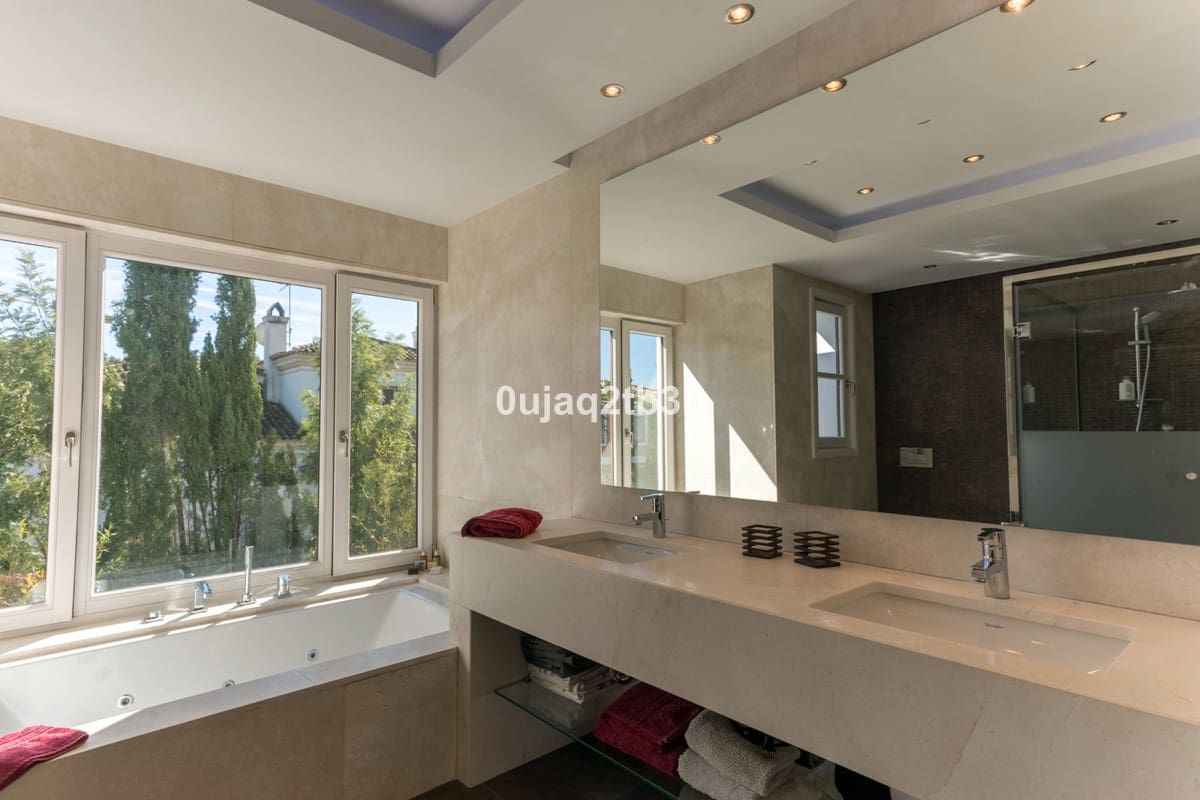 Chalet de 6 habitaciones en Guadalmina en venta con piscina garaje - 4.900.000 € (Ref: 5035245)