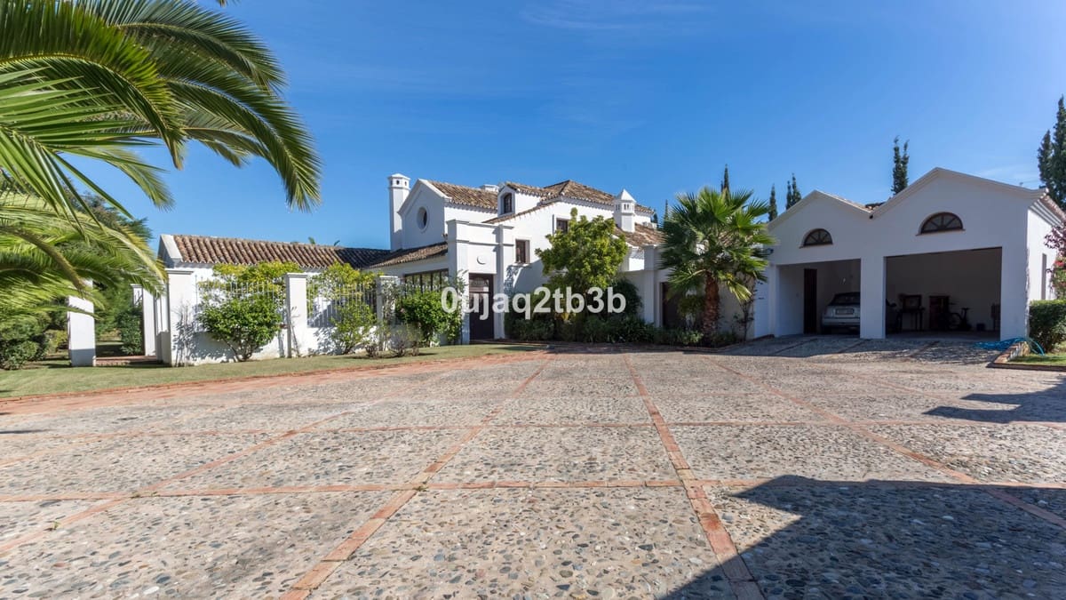 Chalet de 6 habitaciones en Guadalmina en venta con piscina garaje - 4.900.000 € (Ref: 5035245)