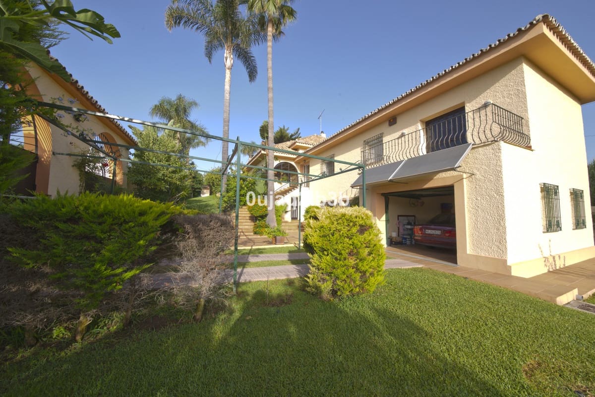 5 soveværelse Villa til salg i Estepona med swimmingpool garage - € 1.200.000 (Ref: 6452035)