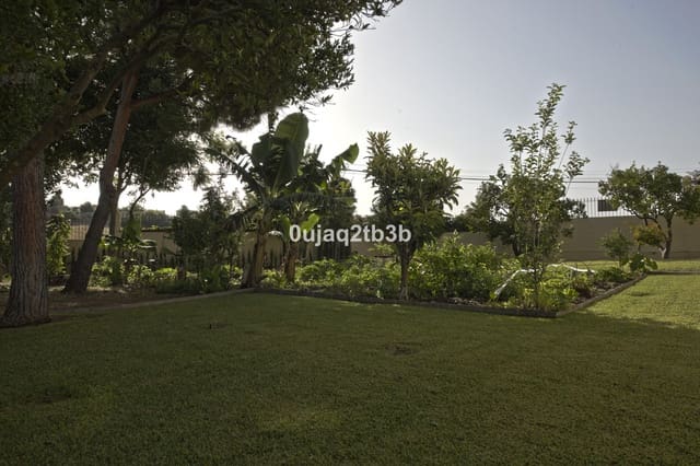 5 sovrum Villa till salu i Estepona med pool garage - 1 200 000 € (Ref: 6452035)