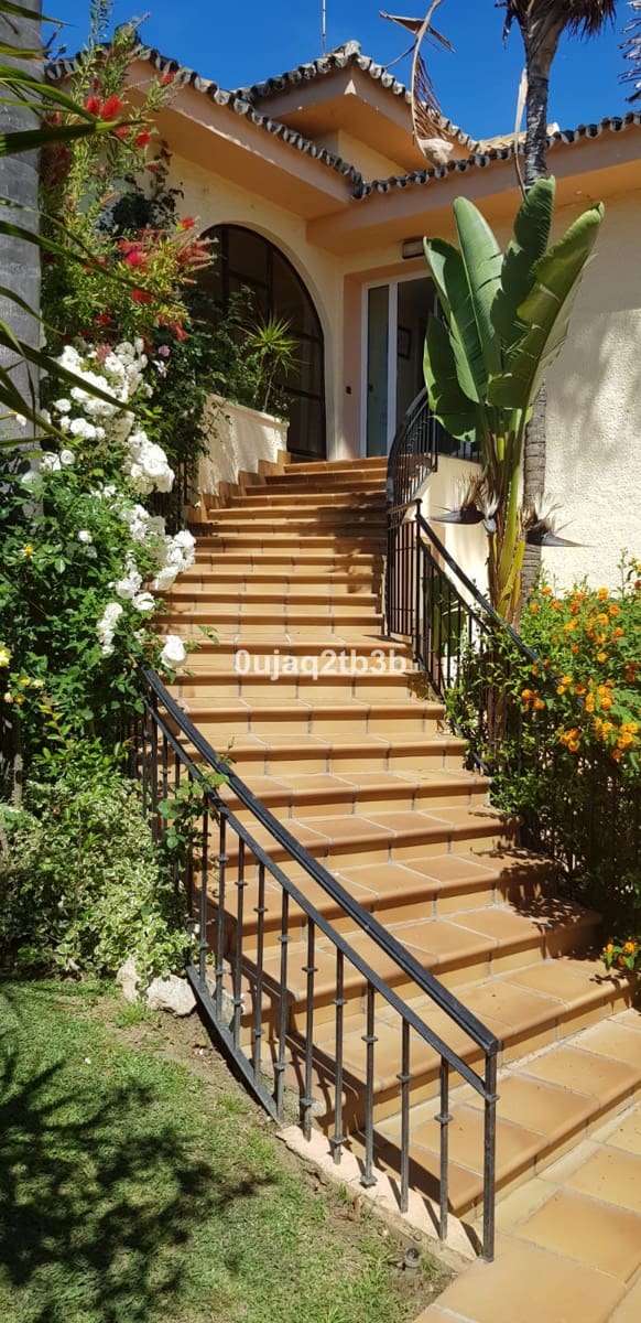 5 soverom Villa til salgs i Estepona med svømmebasseng garasje - € 1 200 000 (Ref: 6452035)