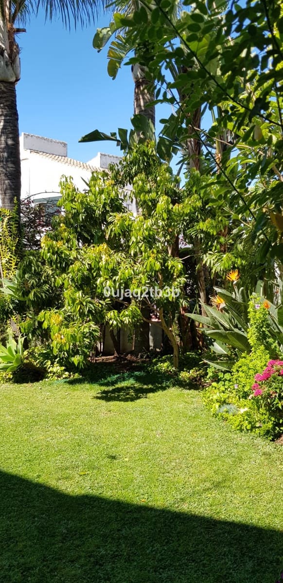 5 soverom Villa til salgs i Estepona med svømmebasseng garasje - € 1 200 000 (Ref: 6452035)