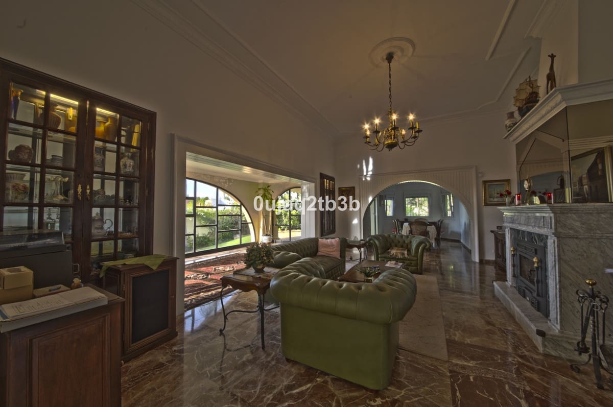 5 sypialnia Willa na sprzedaż w Estepona z basenem garażem - 1 200 000 € (Ref: 6452035)