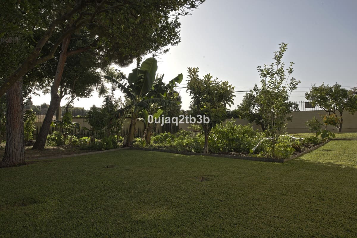 5 sypialnia Willa na sprzedaż w Estepona z basenem garażem - 1 200 000 € (Ref: 6452035)