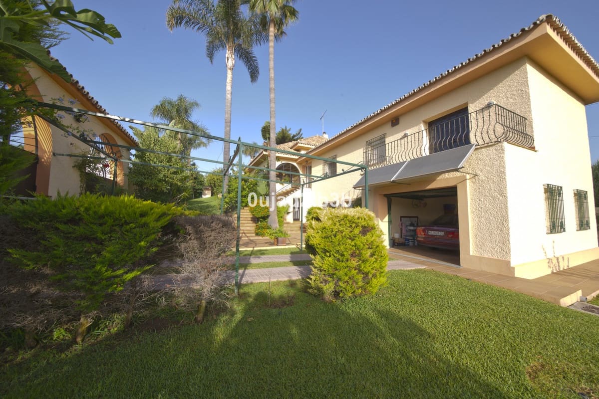 5 sypialnia Willa na sprzedaż w Estepona z basenem garażem - 1 200 000 € (Ref: 6452035)