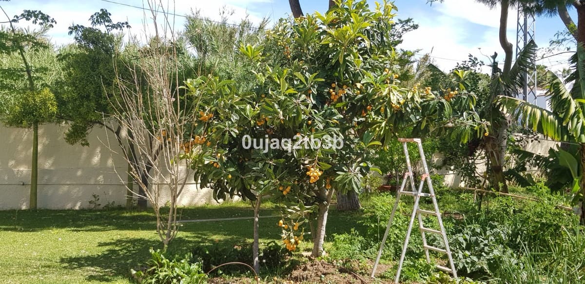 5 sypialnia Willa na sprzedaż w Estepona z basenem garażem - 1 200 000 € (Ref: 6452035)