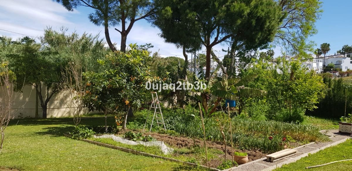 5 slaapkamer Villa te koop in Estepona met zwembad garage - € 1.200.000 (Ref: 6452035)