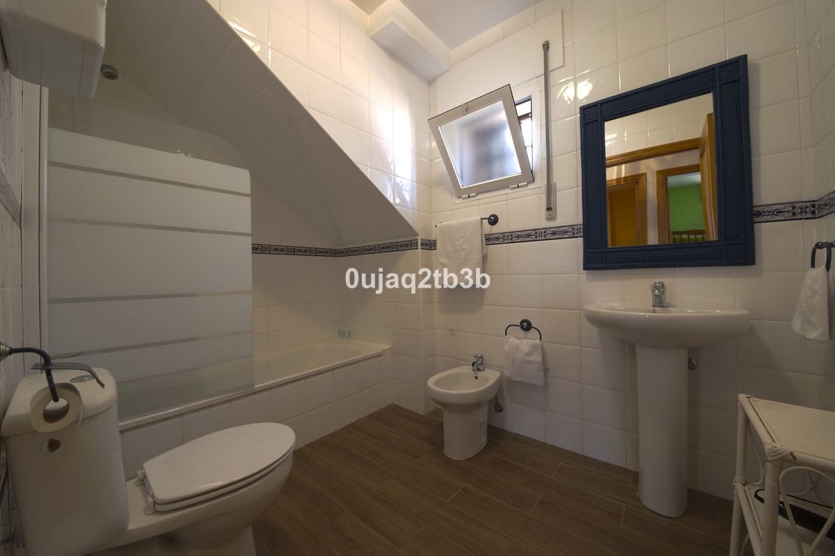Chalet de 6 habitaciones en Estepona en venta con piscina garaje - 1.095.000 € (Ref: 6586795)