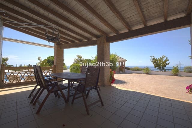 6 sypialnia Willa na sprzedaż w Estepona z basenem garażem - 1 095 000 € (Ref: 6586795)