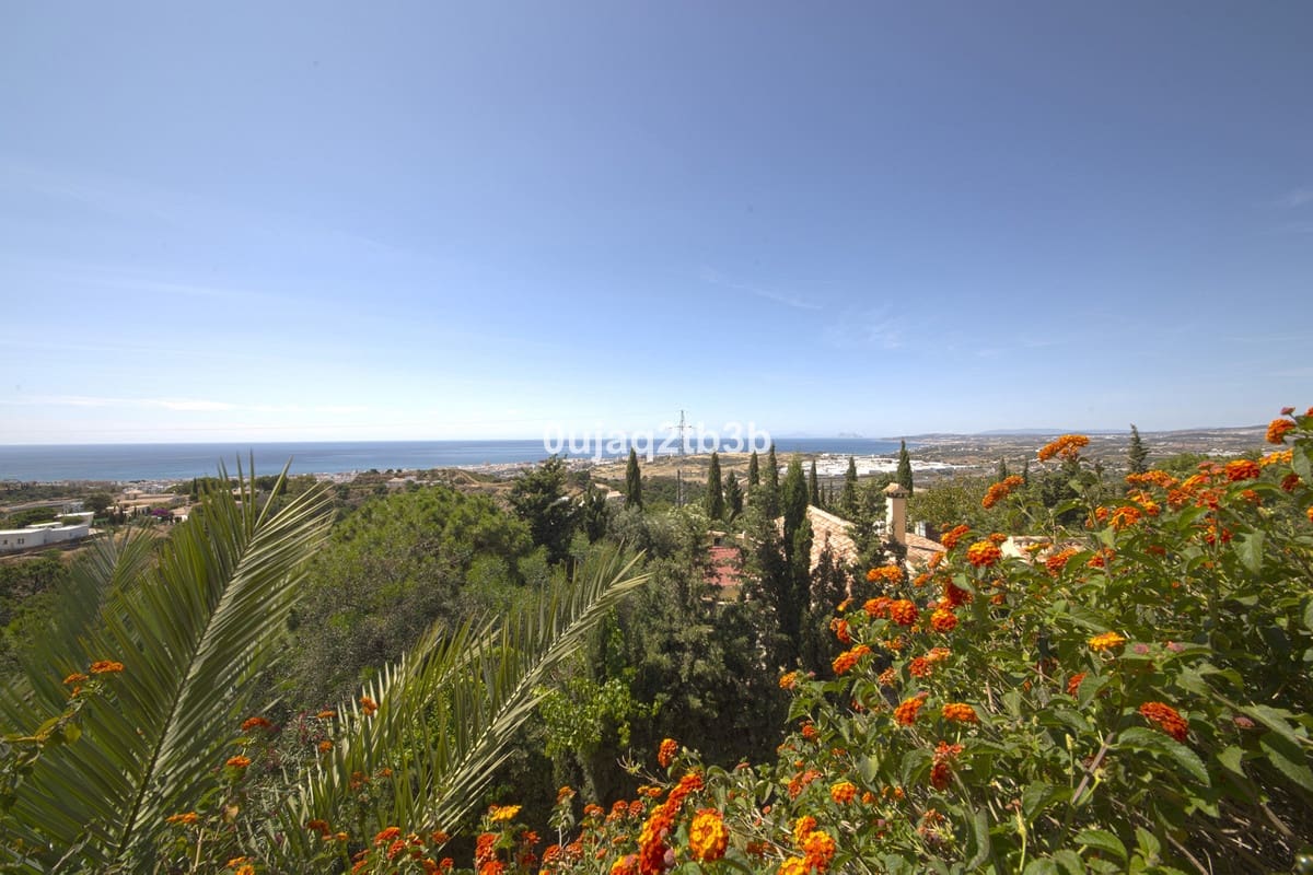 Chalet de 6 habitaciones en Estepona en venta con piscina garaje - 1.095.000 € (Ref: 6586795)