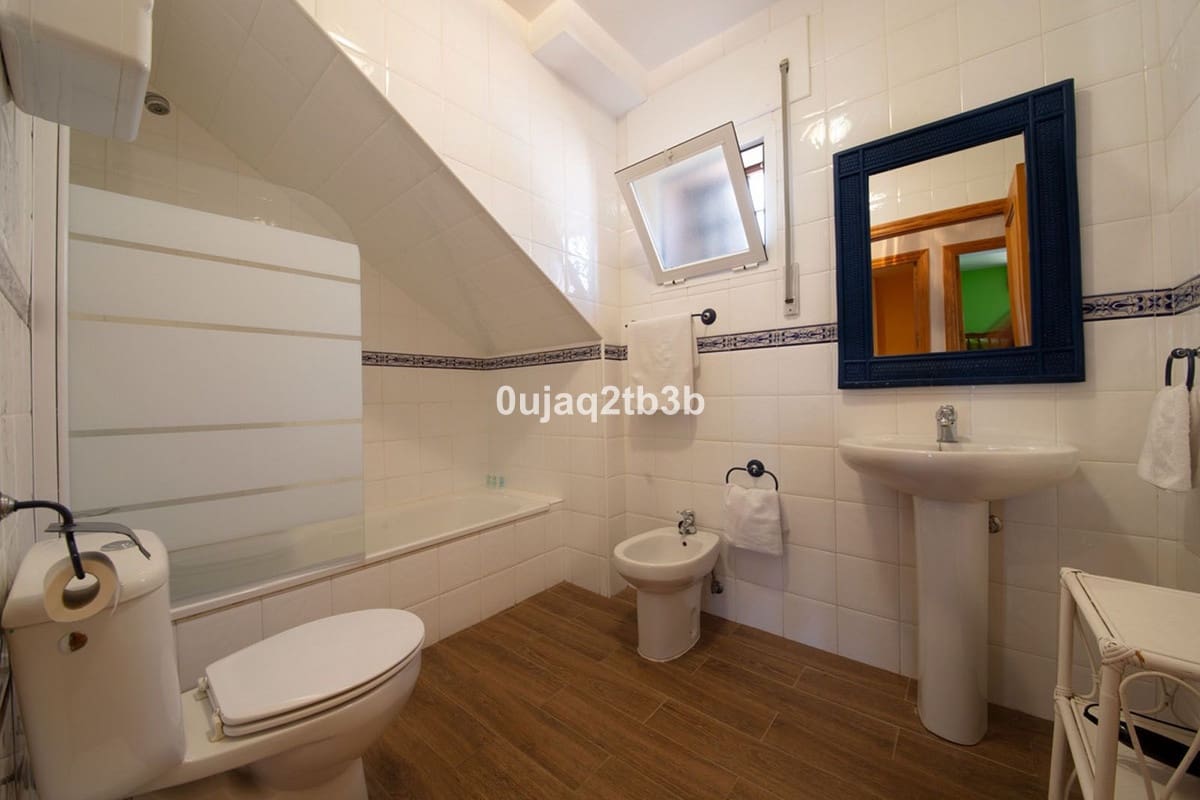 Chalet de 6 habitaciones en Estepona en venta con piscina garaje - 1.095.000 € (Ref: 6586795)