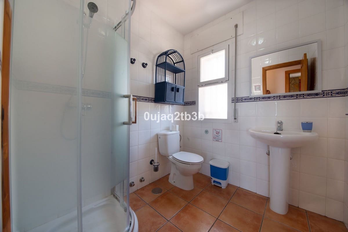Chalet de 6 habitaciones en Estepona en venta con piscina garaje - 1.095.000 € (Ref: 6586795)