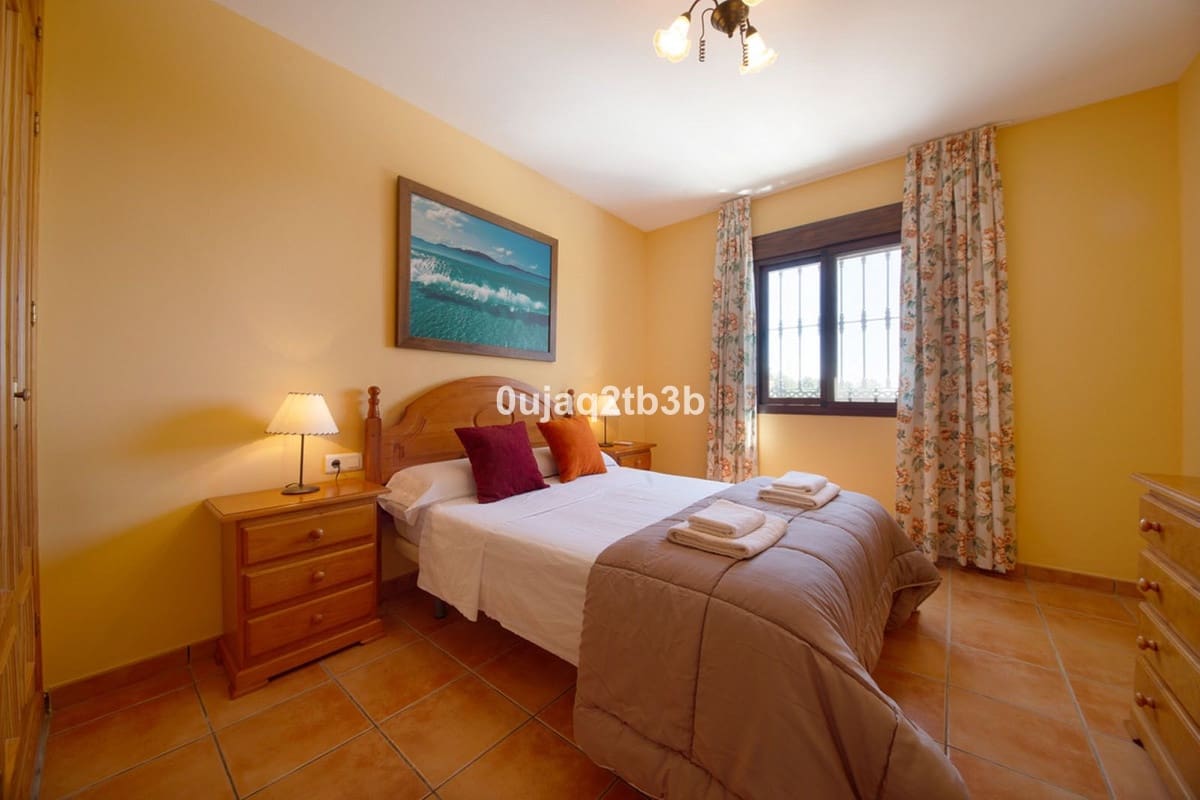 Chalet de 6 habitaciones en Estepona en venta con piscina garaje - 1.095.000 € (Ref: 6586795)