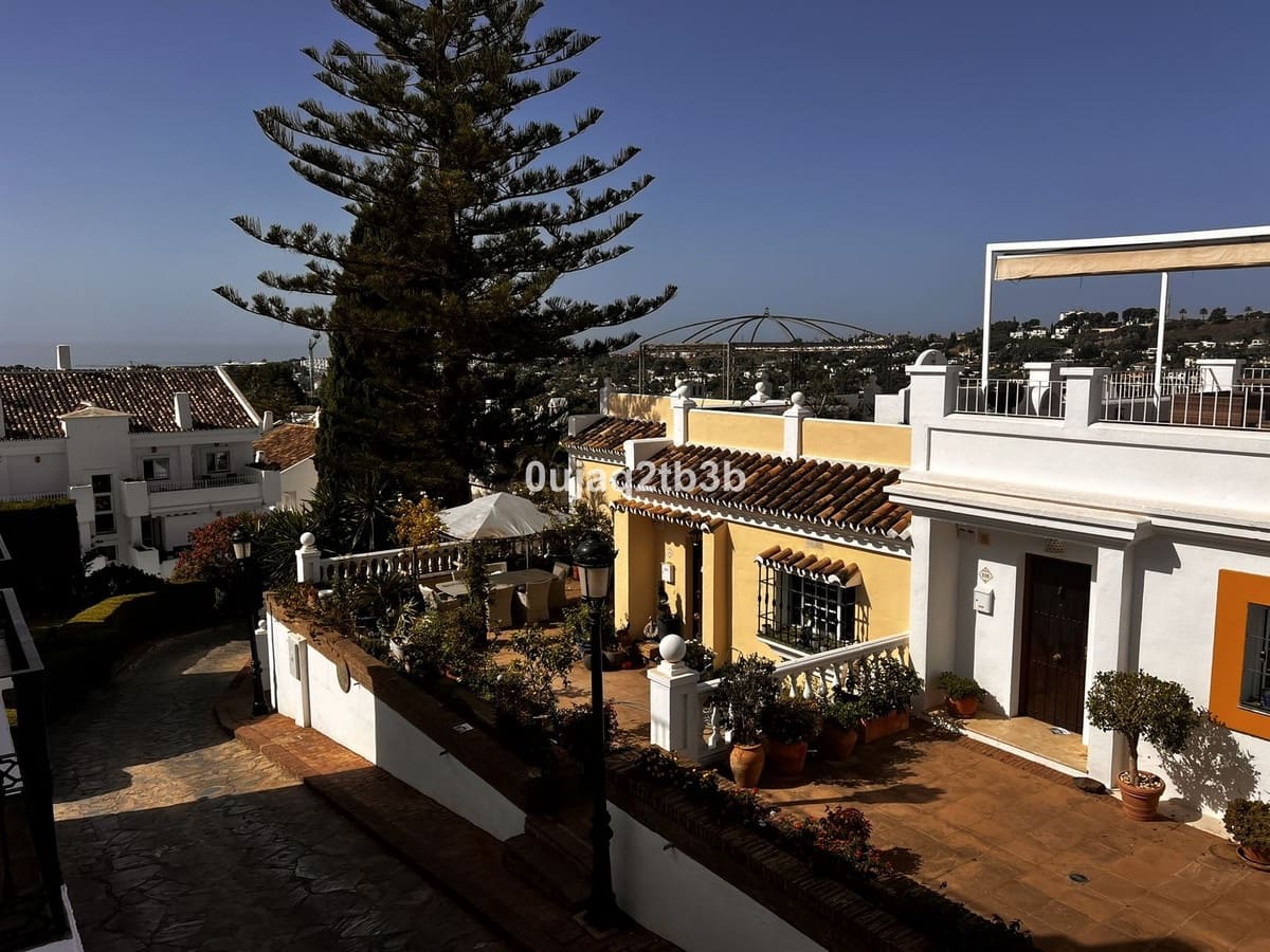 3 soveværelse Byhus til salg i Nueva Andalucia med swimmingpool - € 550.000 (Ref: 8482265)