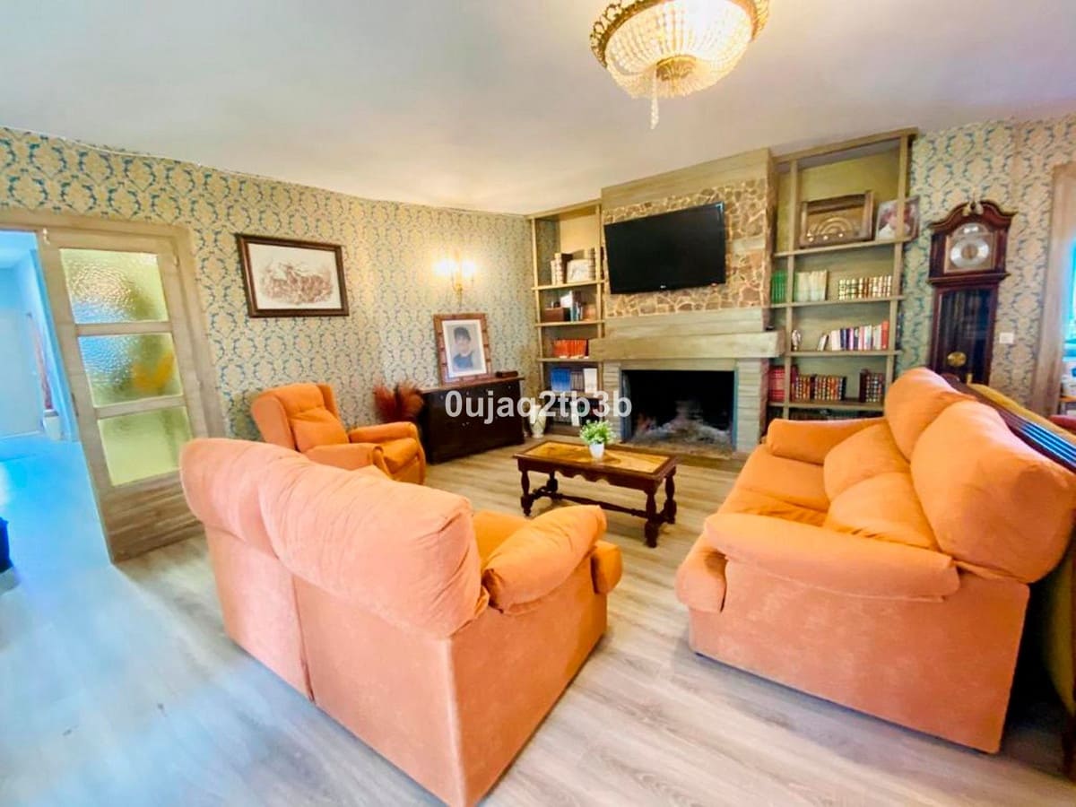 8 bedroom Villa for sale in Marbella with garage - € 1,845,000 (Ref: 8482276)