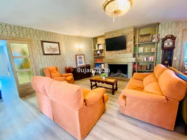 8 bedroom Villa for sale in Marbella with garage - € 1,845,000 (Ref: 8482276)