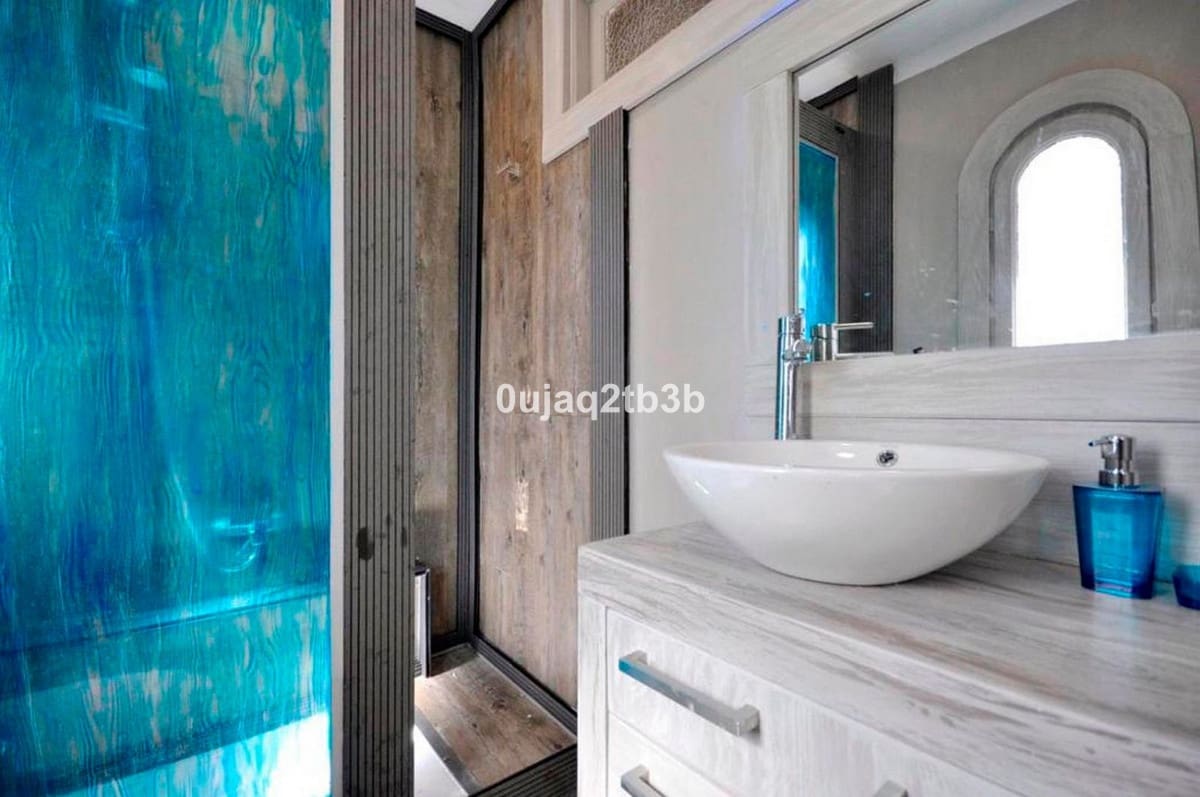 8 bedroom Villa for sale in Marbella with garage - € 1,845,000 (Ref: 8482276)