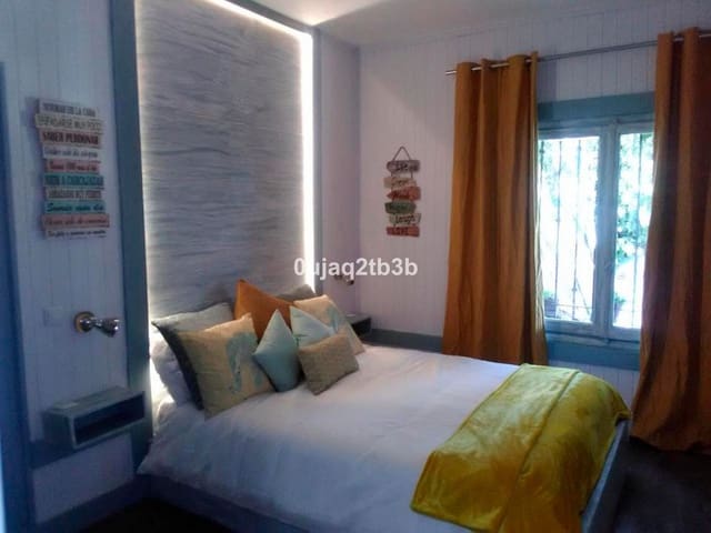 8 bedroom Villa for sale in Marbella with garage - € 1,845,000 (Ref: 8482276)